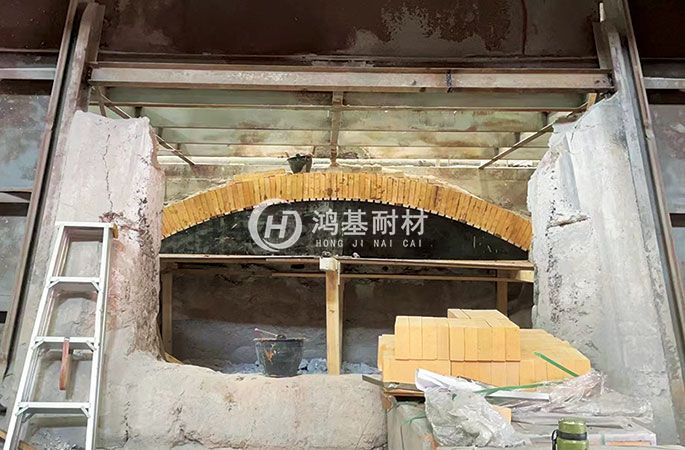 南陽(yáng)熔煉爐施工